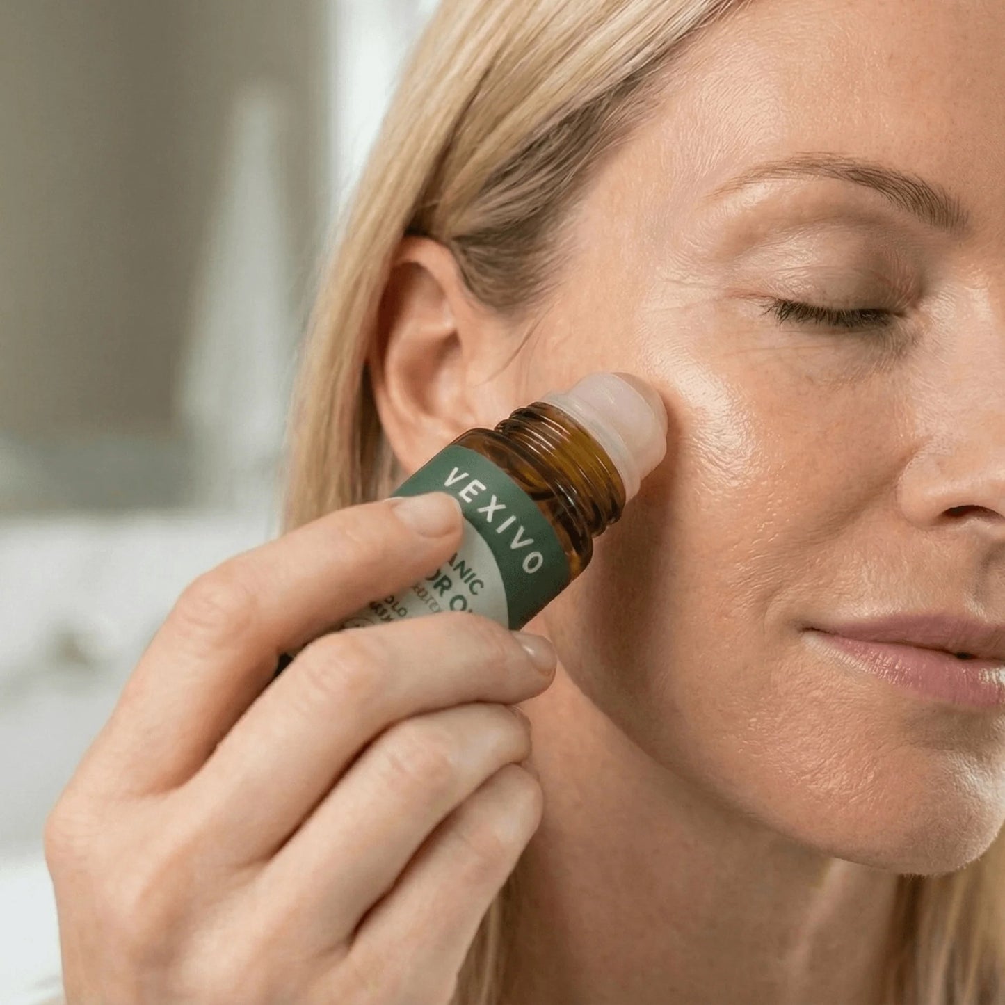 Vexivo | Cold Pressed Organic Castor Oil Roll-On in Amber Glass